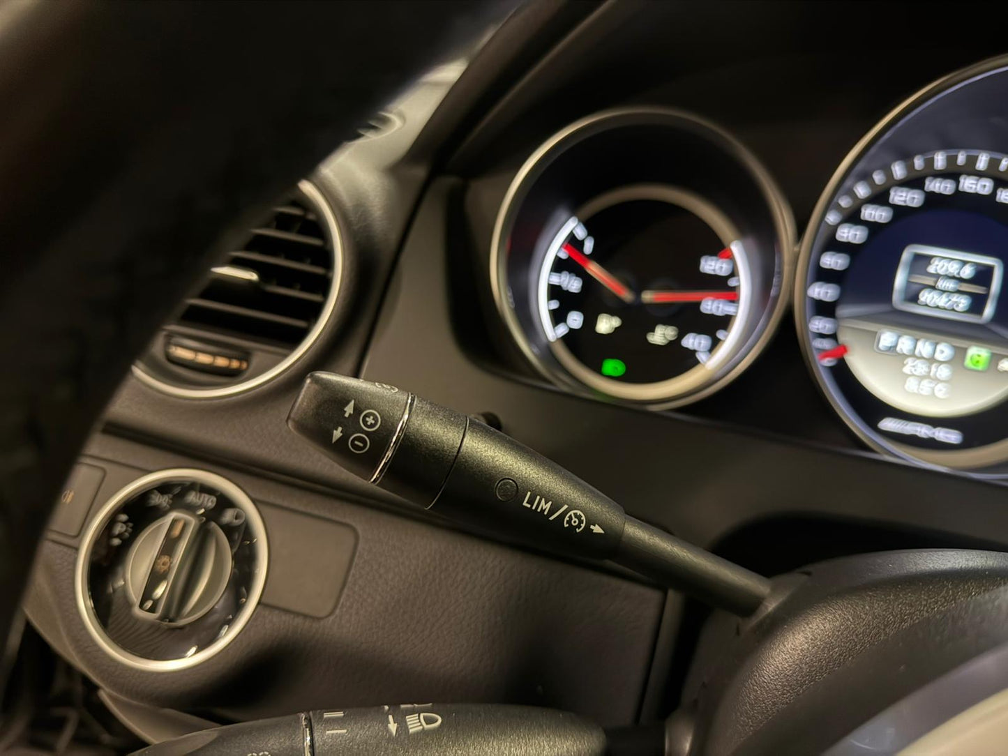 Mercedes-Benz C63 AMG 2012