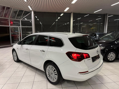 Opel Astra Sports Tourer 1.6i Essence 85kW Euro 5