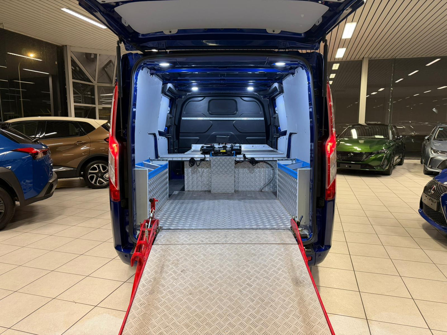 Ford Transit Custom Automatique Utilitaire Long-Chassis 2.0D 125kW Euro 6b