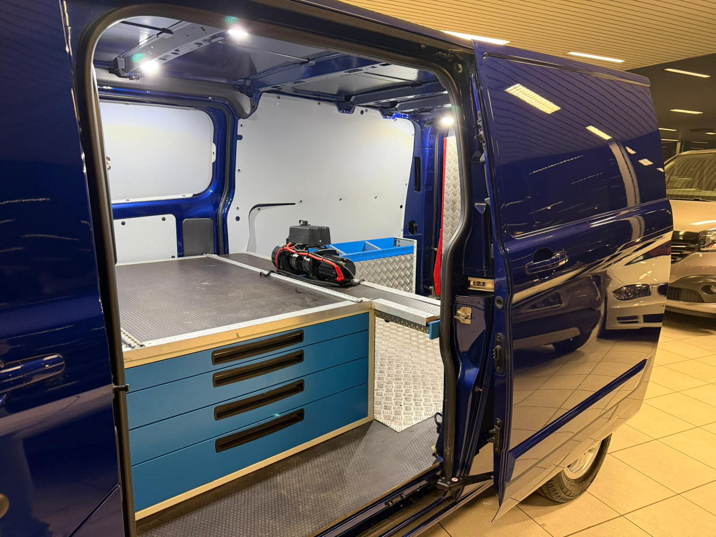 Ford Transit Custom Automatique Utilitaire Long-Chassis 2.0D 125kW Euro 6b