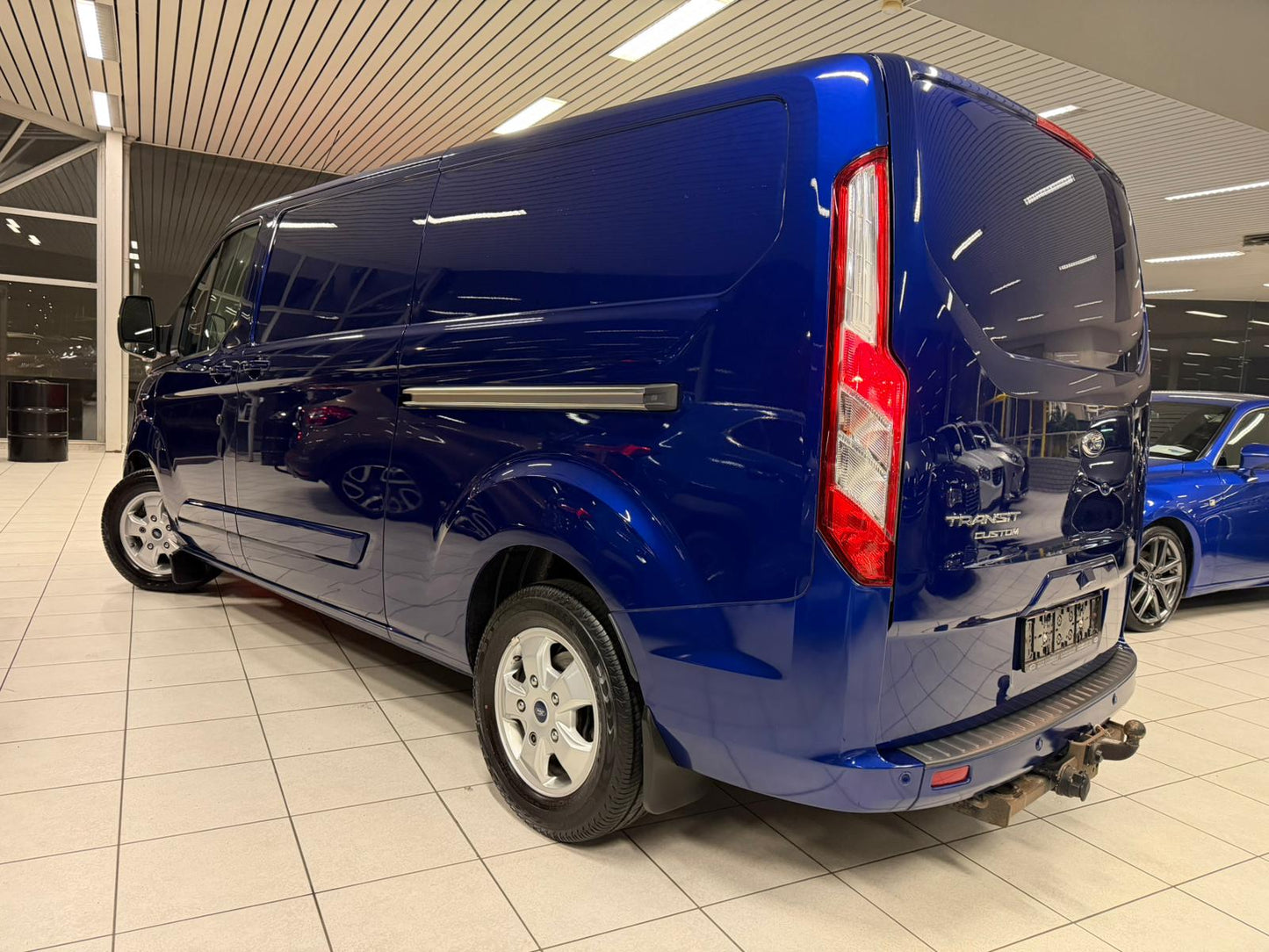 Ford Transit Custom Automatique Utilitaire Long-Chassis 2.0D 125kW Euro 6b