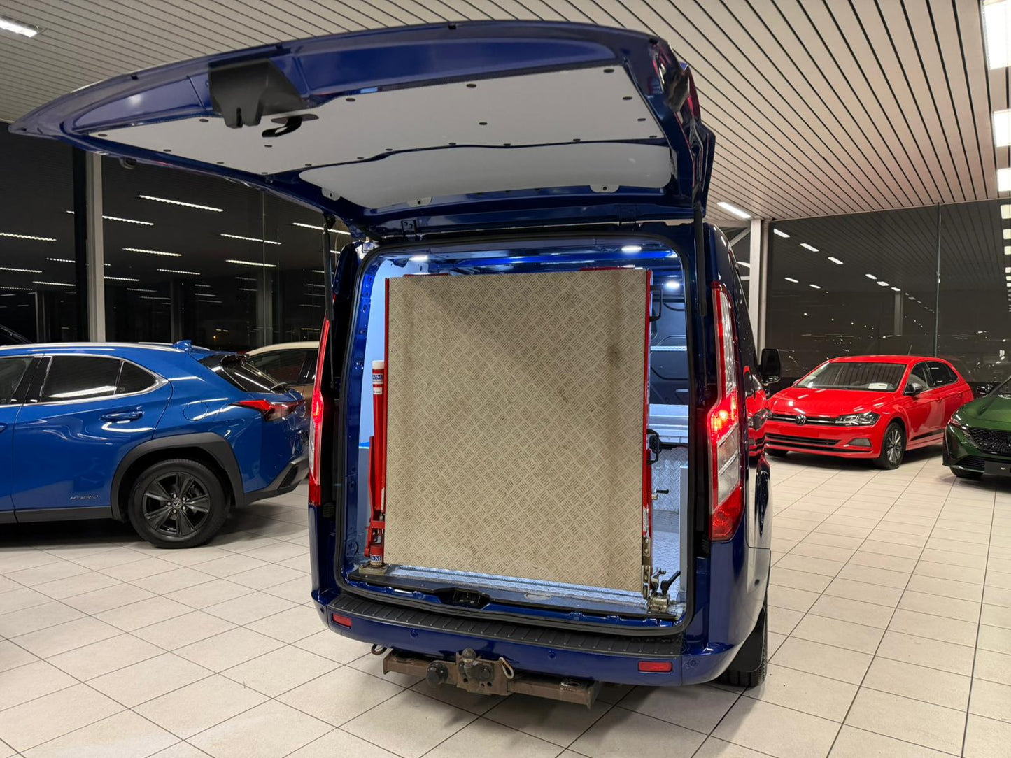 Ford Transit Custom Automatique Utilitaire Long-Chassis 2.0D 125kW Euro 6b