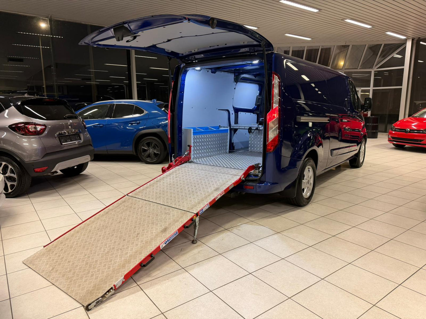 Ford Transit Custom Automatique Utilitaire Long-Chassis 2.0D 125kW Euro 6b