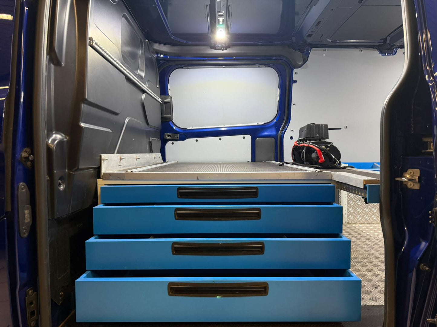 Ford Transit Custom Automatique Utilitaire Long-Chassis 2.0D 125kW Euro 6b
