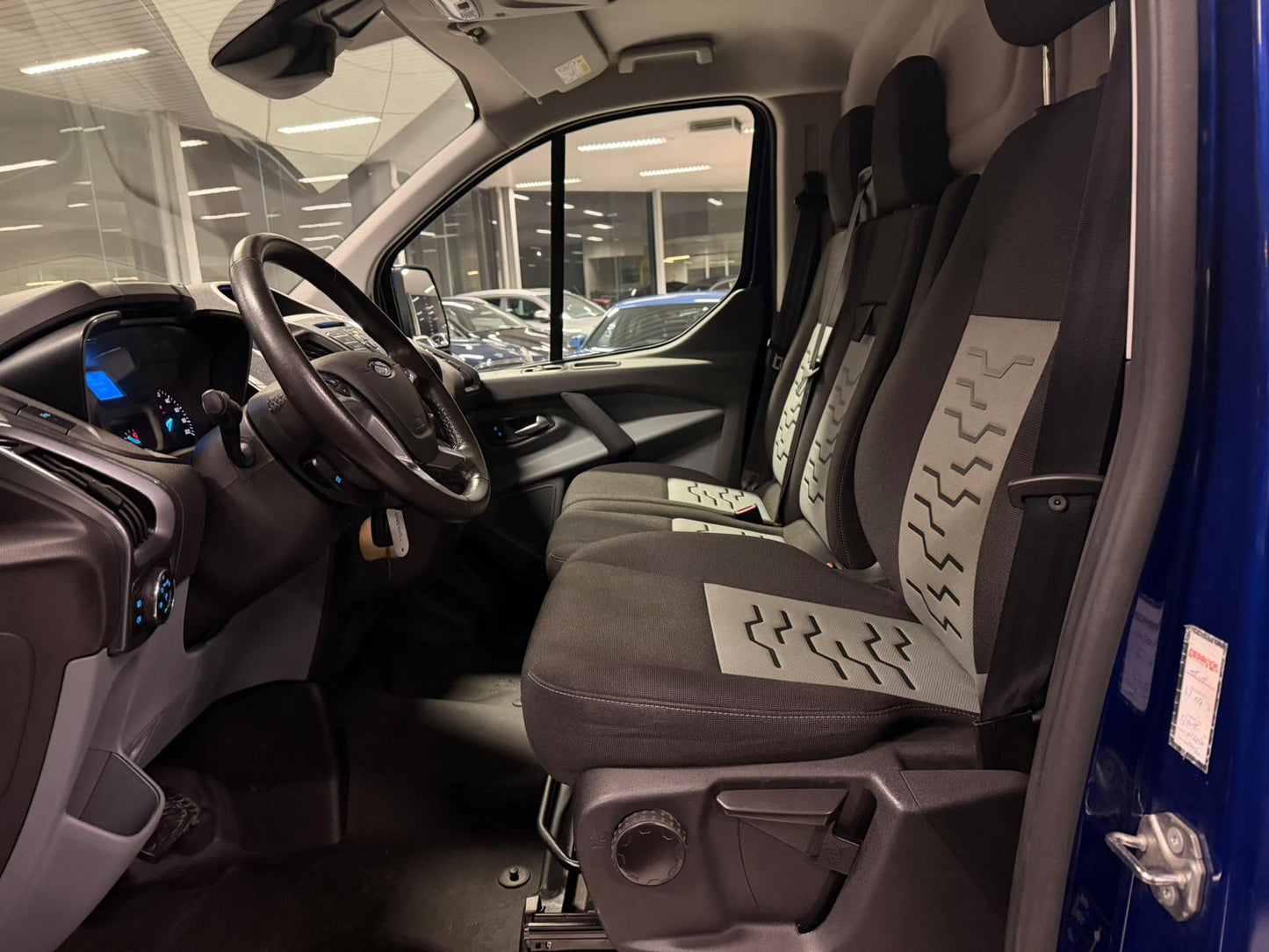Ford Transit Custom Automatique Utilitaire Long-Chassis 2.0D 125kW Euro 6b