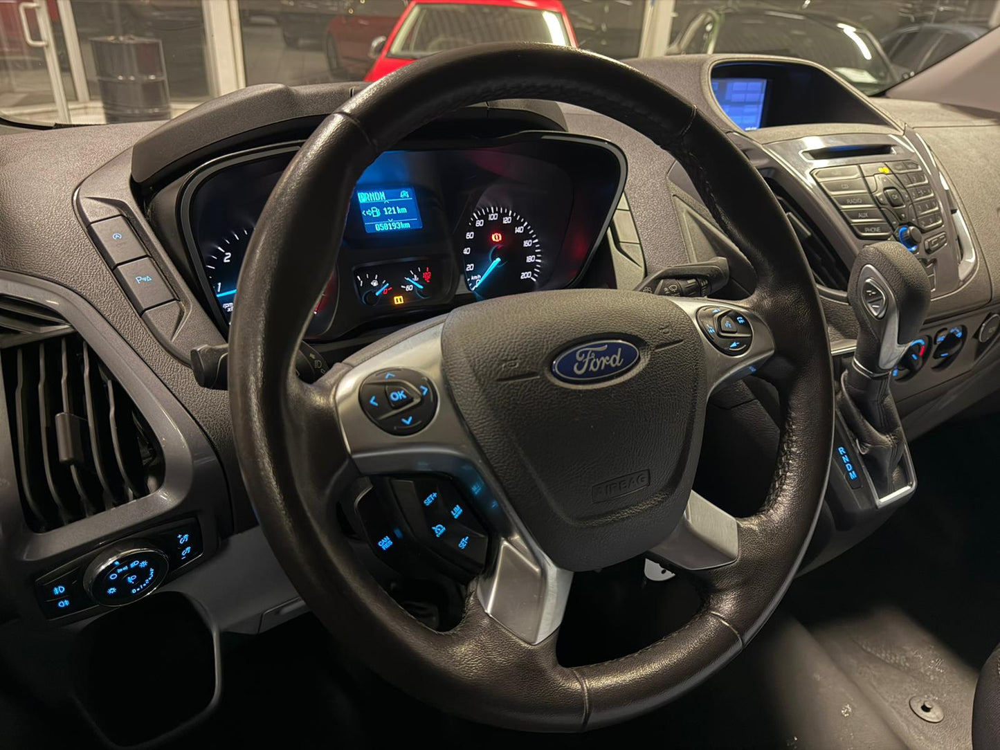 Ford Transit Custom Automatique Utilitaire Long-Chassis 2.0D 125kW Euro 6b