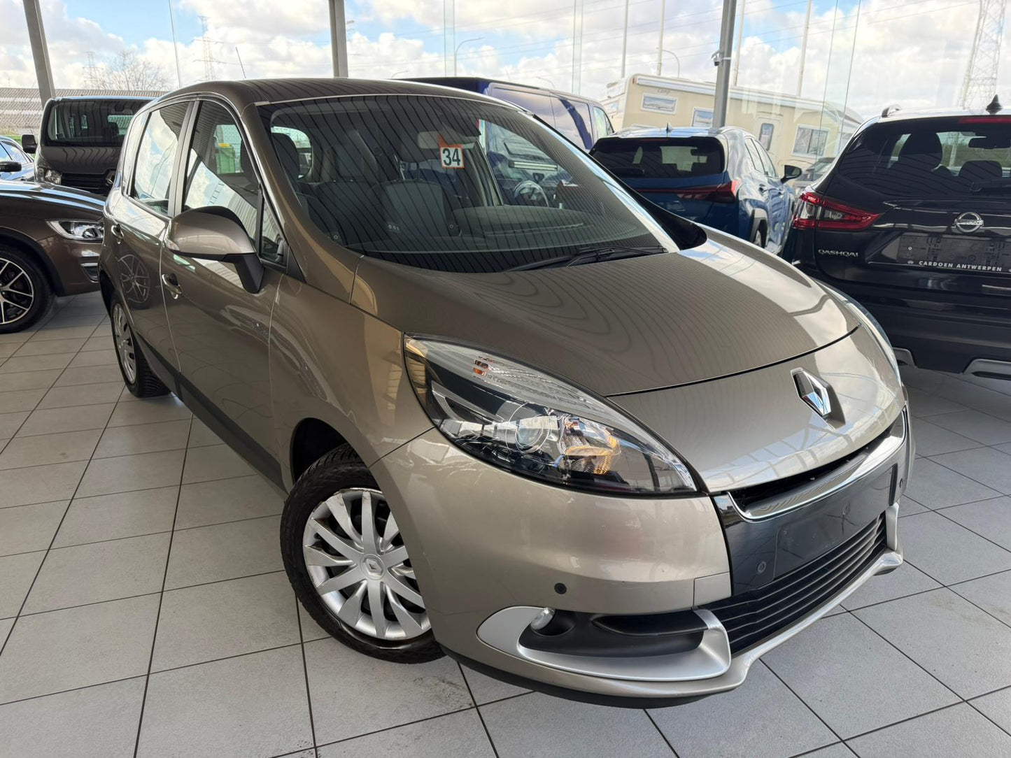Renault Scenic 1.6i Essence 81kW Euro 5