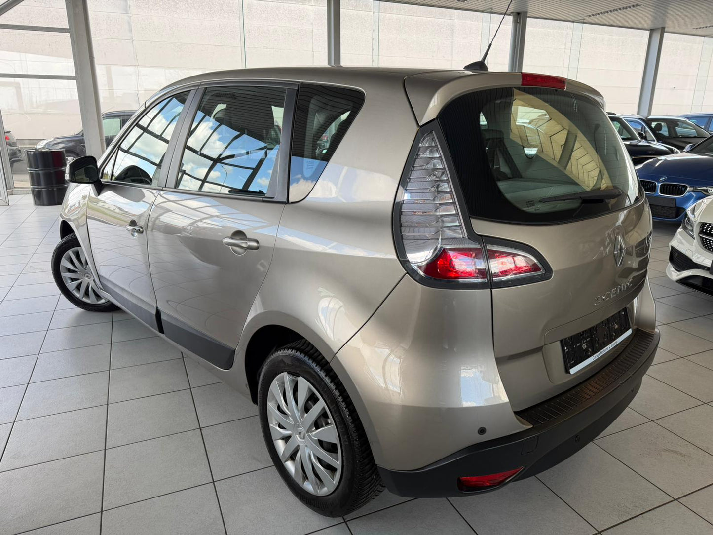 Renault Scenic 1.6i Essence 81kW Euro 5