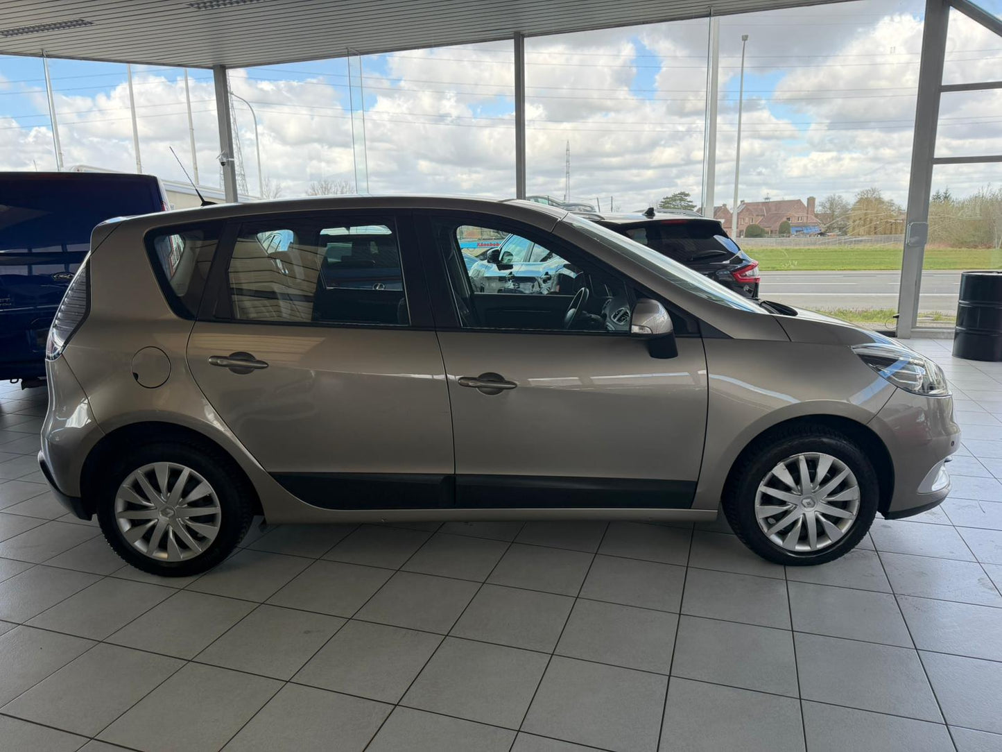 Renault Scenic 1.6i Essence 81kW Euro 5