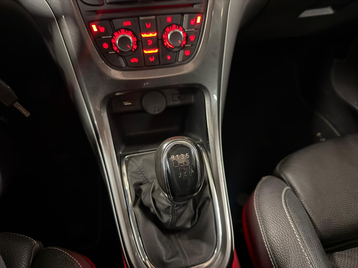 Opel Astra OPC Line Sports Tourer 2.0D 121kW Euro 5b