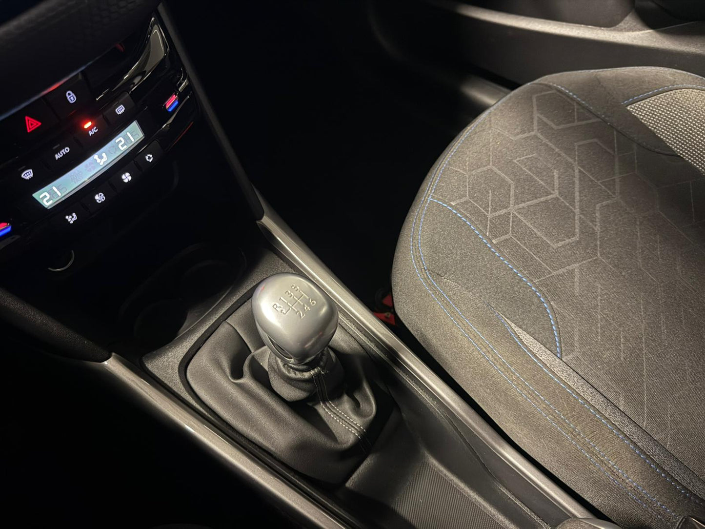 Peugeot 2008 STYLE 1.5hdi 75kW Euro 6d-TEMP-EV