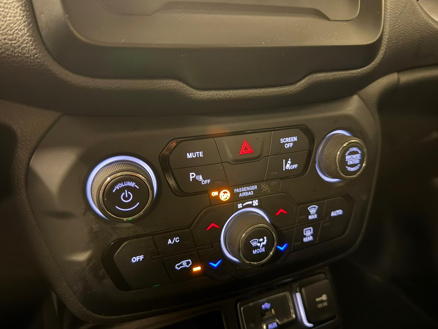 Jeep Renegade Black Star 1.3i Essence Automatique 110kW Euro 6d-T-E-ISC
