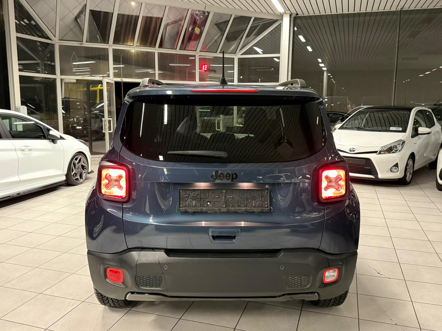 Jeep Renegade Black Star 1.3i Essence Automatique 110kW Euro 6d-T-E-ISC