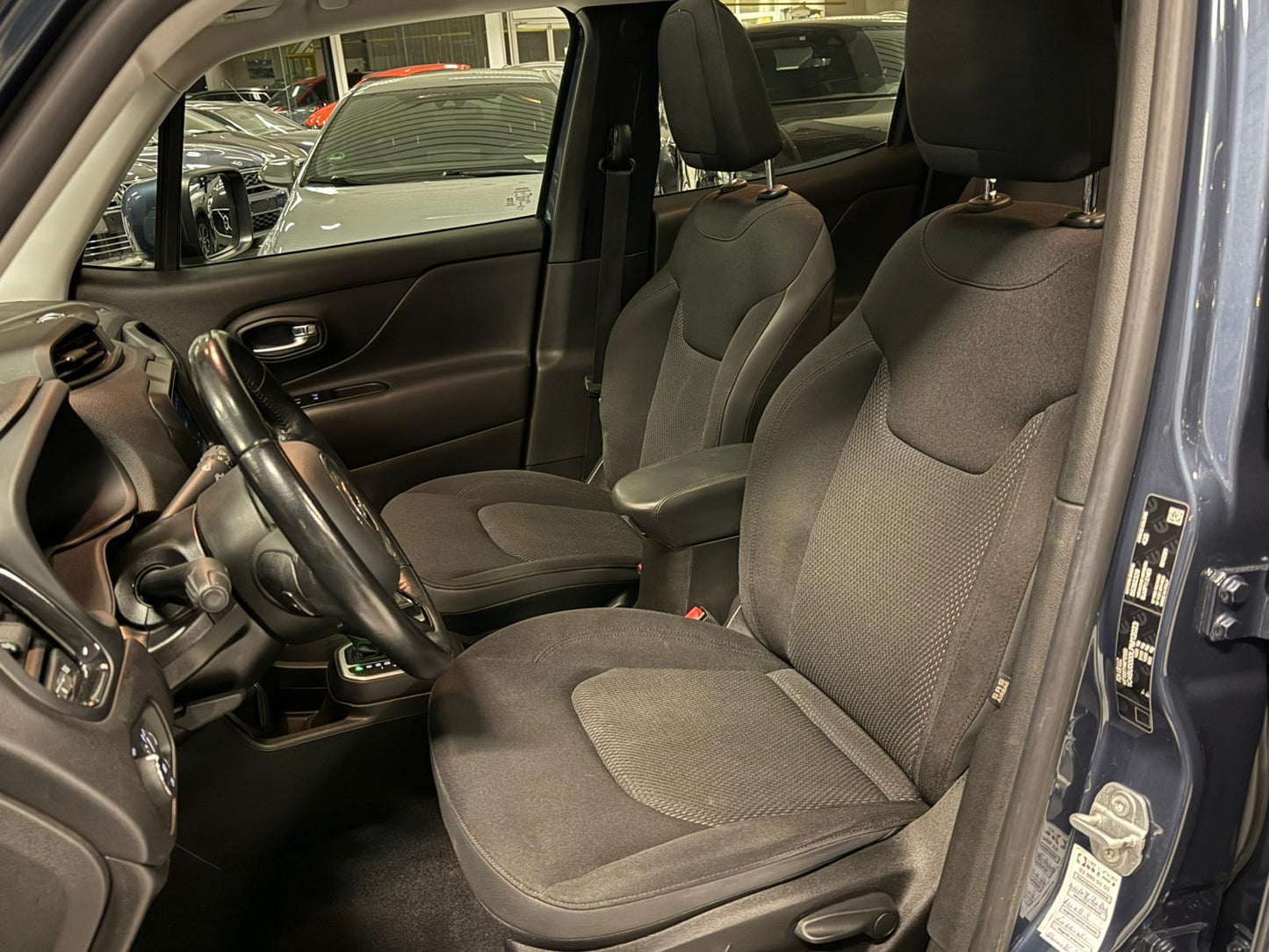 Jeep Renegade Black Star 1.3i Essence Automatique 110kW Euro 6d-T-E-ISC