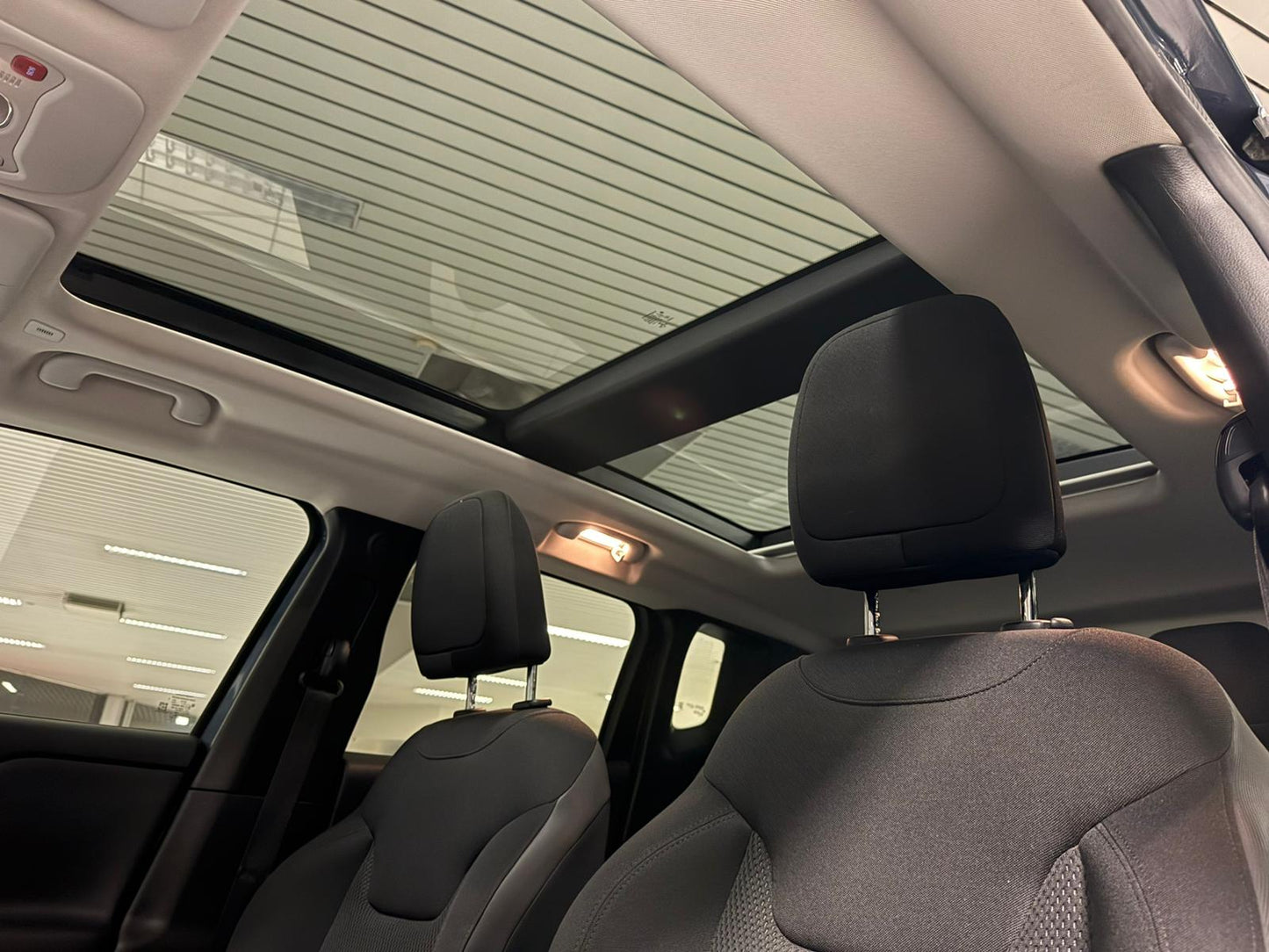 Jeep Renegade Black Star 1.3i Essence Automatique 110kW Euro 6d-T-E-ISC