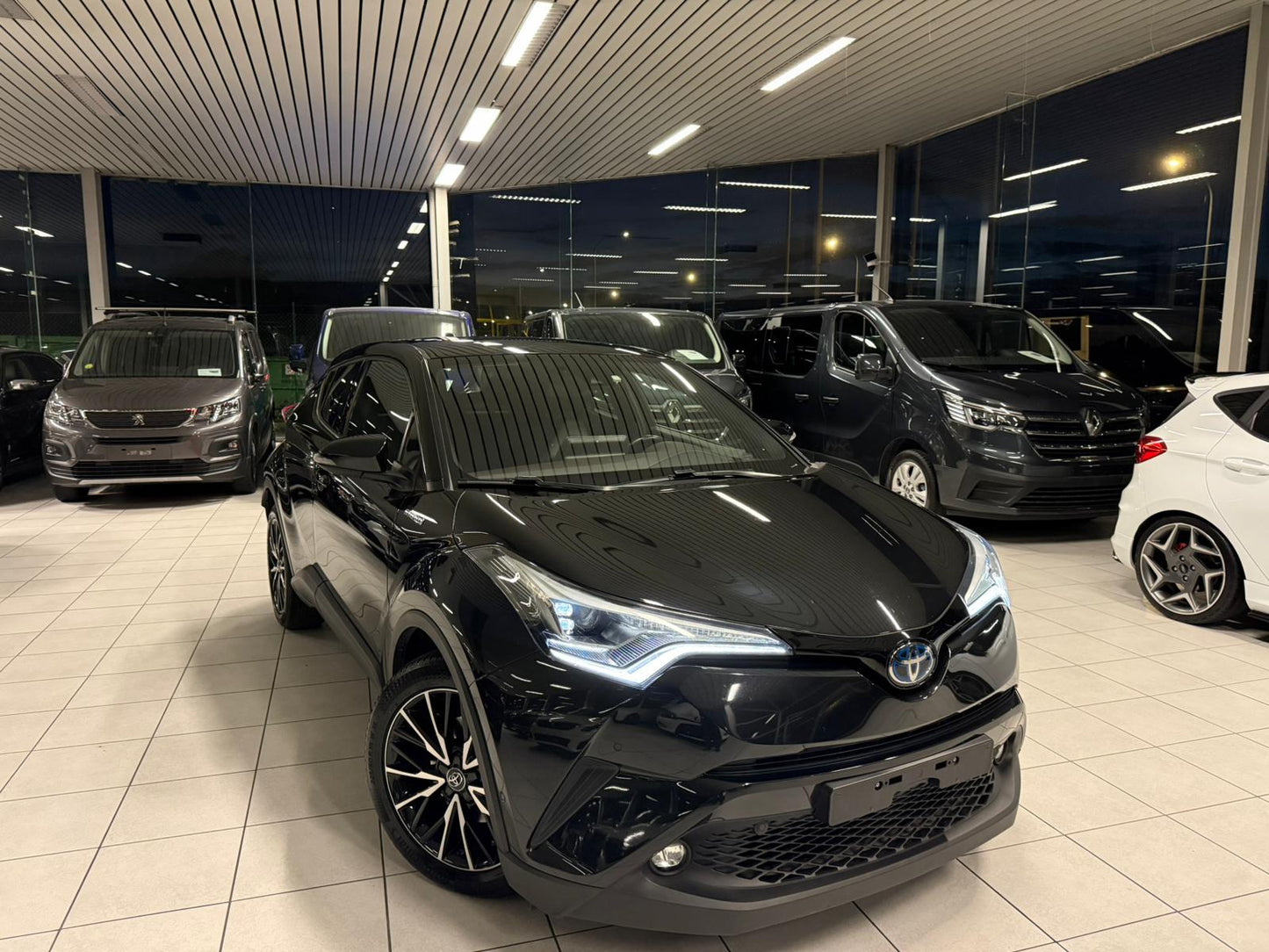 Toyota C-HR 1.8 Essence/Hybride Automatique 72kW Euro 6b