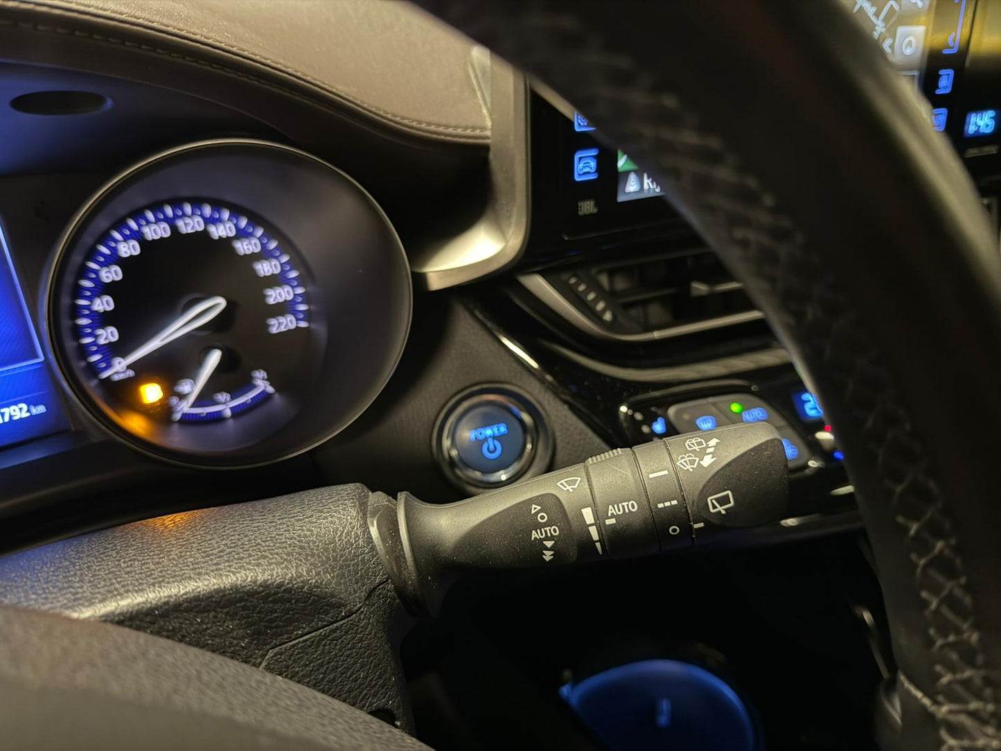 Toyota C-HR 1.8 Essence/Hybride Automatique 72kW Euro 6b