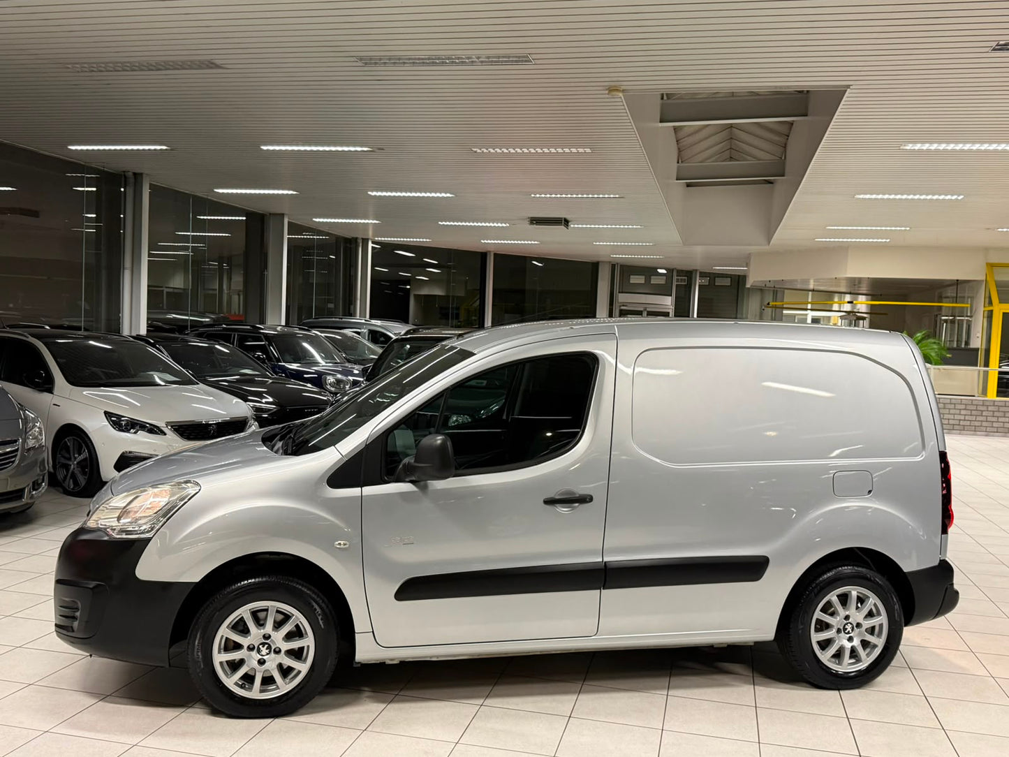 Peugeot Partner Utilitaire 3 Places 1.6i Essence 72kW Euro 6b