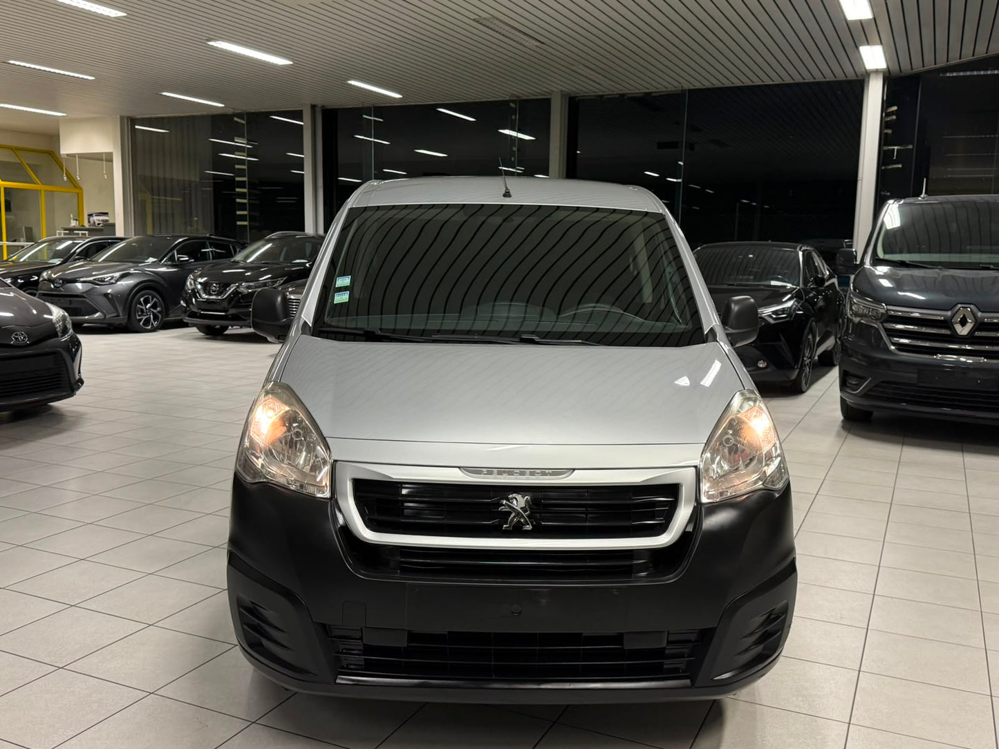 Peugeot Partner Utilitaire 3 Places 1.6i Essence 72kW Euro 6b
