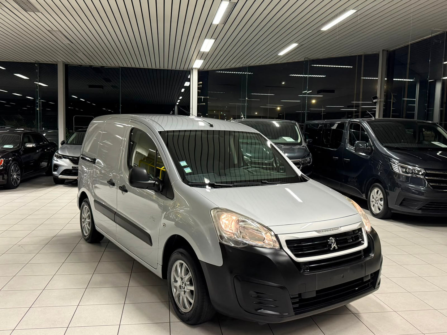 Peugeot Partner Utilitaire 3 Places 1.6i Essence 72kW Euro 6b